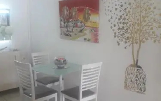 Coquet F2 Climatise Avec Piscine Au Lamentin