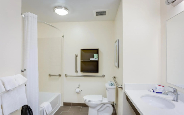 Candlewood Suites College Station At University by IHG