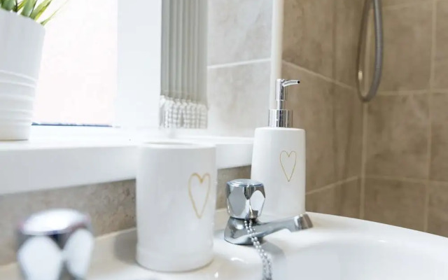 Contractor 4-bed House in Coventry