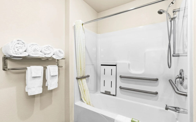 Cobblestone Hotel & Suites - International Falls