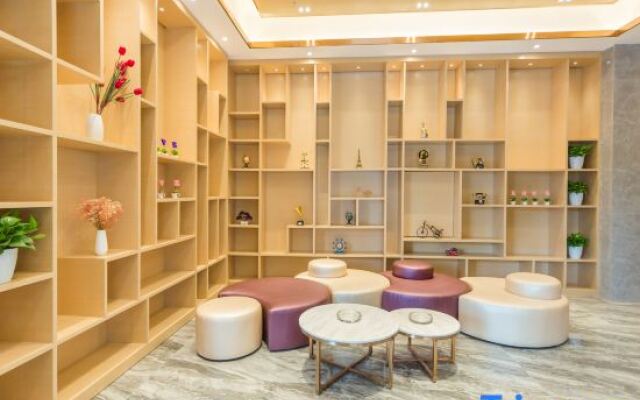 PengChengLijing Hotel (Zhuhai Gongbei Port Qinglv South Road)