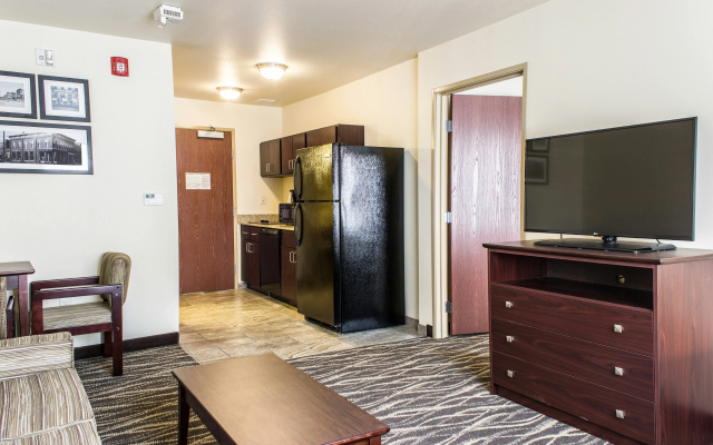 Cobblestone Hotel & Suites – Chippewa Falls