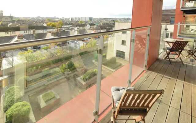 Bright 2BD Flat With Private Balcony - Dublin