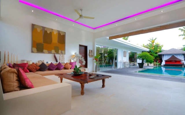 Elegant Private Villa, 3 BR, Seminyak With Staff