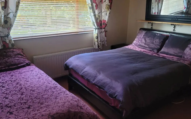 The Railway Lodge, 4 Bedrooms, Sleeps 11, Pets Ok