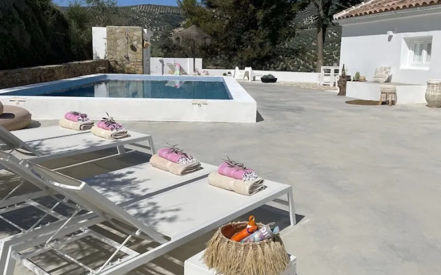 Vista Las Colinas in Izn jar