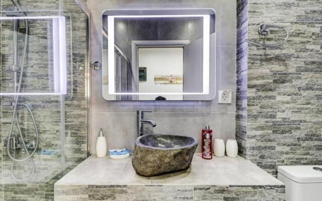 Green-Lux studio 2' from metro Petralona