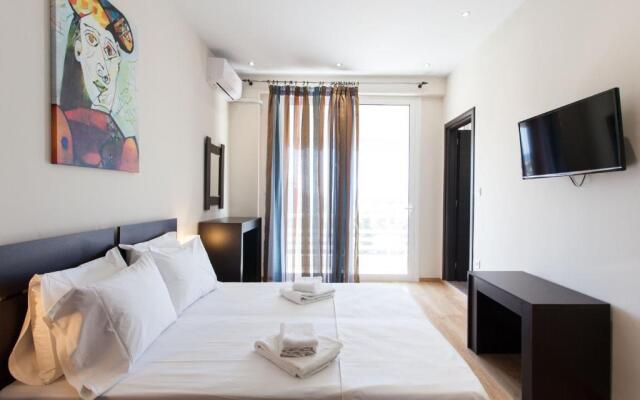 Modern art apt in Glyfada with sea view