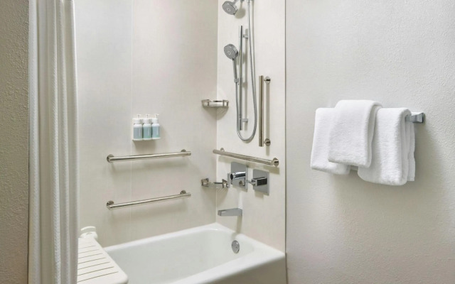 Courtyard by Marriott Newark Elizabeth