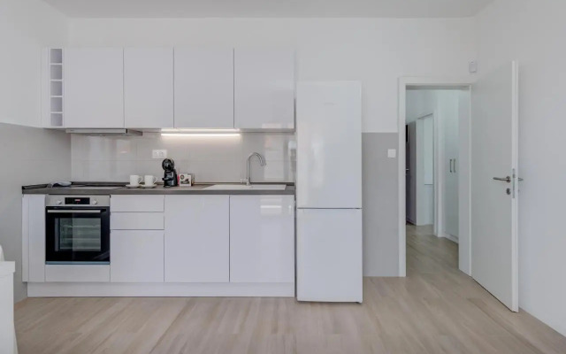 Spacious Modern Apartment Miljak - 1min to the beach