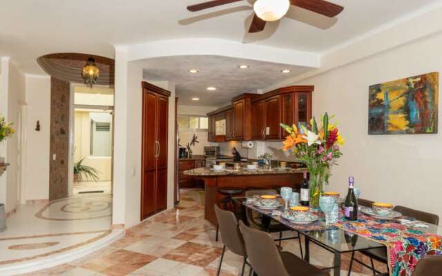 Ocean Front Penthouse Pool Sleeps 8 People