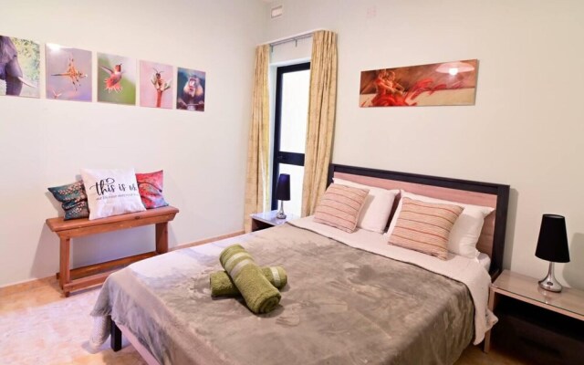 Peaceful Haven With Stunning Views Close to sea