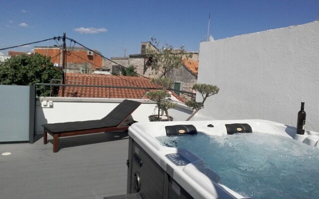 Downtown Luxury Suites