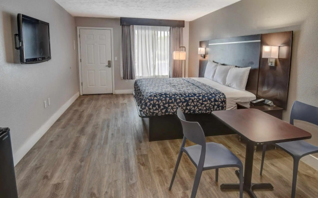 Econo Lodge Sevierville-Pigeon Forge on the River