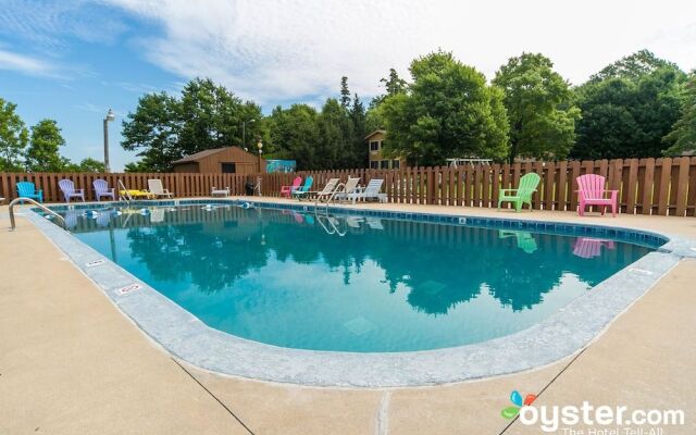 Lake Bluff Inn and Suites