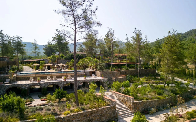 Izz Getaway – Adults Only