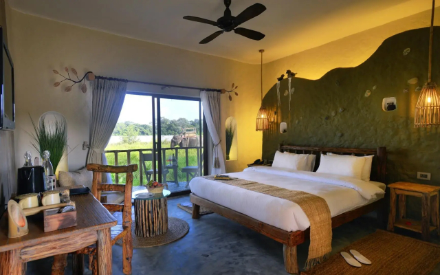 Barahi Jungle Lodge