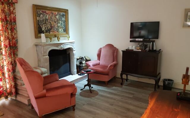 Sherwood's Country House