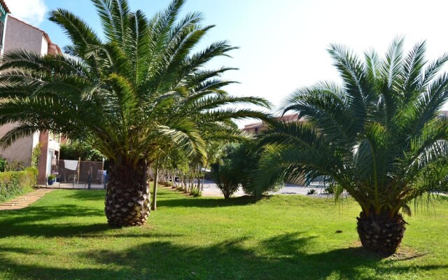 Apartment With 2 Bedrooms in La Londe-les-maures, With Enclosed Garden