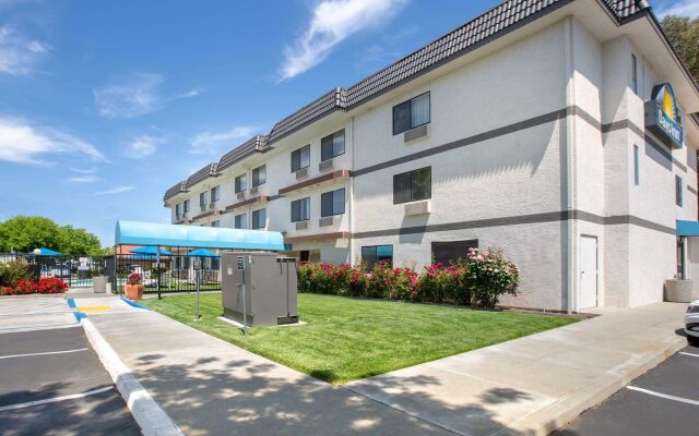 Days Inn by Wyndham Woodland