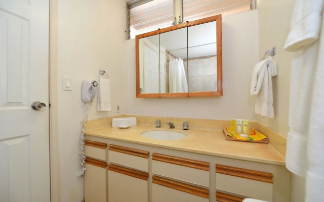 Royal Kahana 618 Studio Bedroom Condo