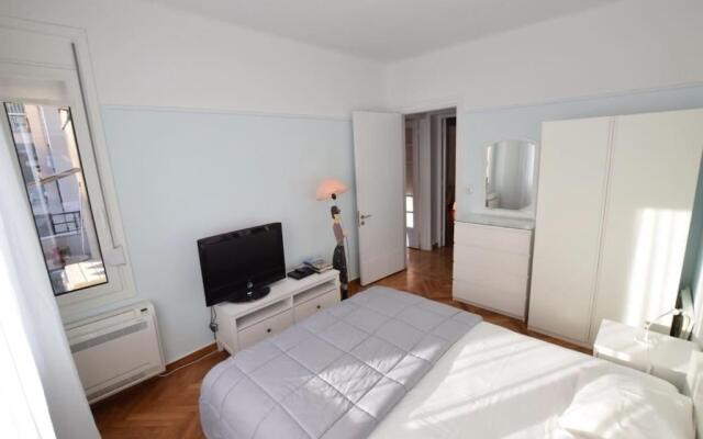Spacious & Sunny Kolonaki Apt 5 mins metro/ACx3/1.5 BT