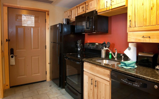 Hope Lake Lodge & Indoor Waterpark