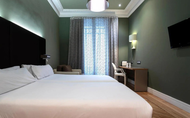 Petit Palace Lealtad Plaza