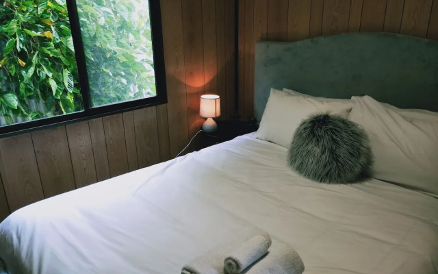 Oval Motel