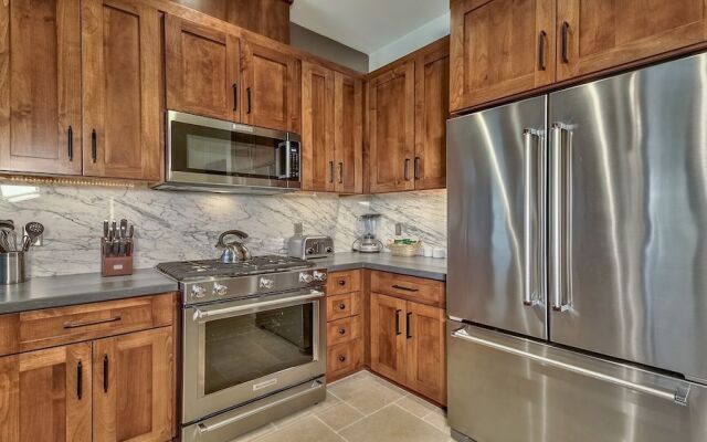 Luxury Residence - Gondola across the Street 2 Bedroom Condo by RedAwning