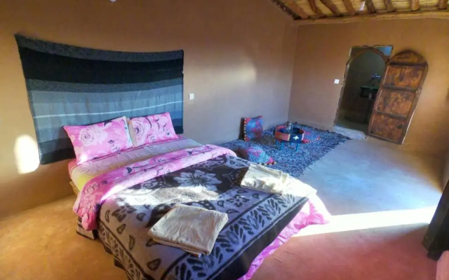 Sahara camp berber under stars