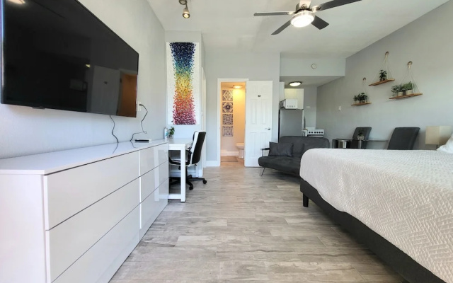 Barefoot Mailman Inn & Suites