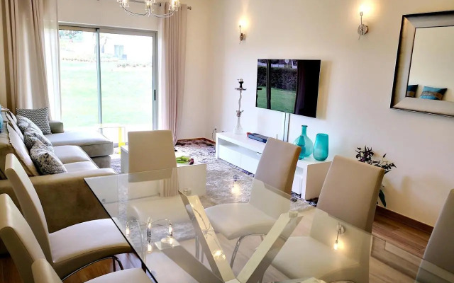 #010 Jardins Marina Holidays Flat with Shared Pool