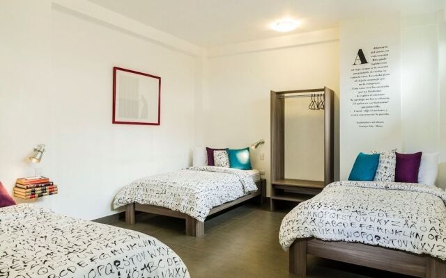 Tomo Hostel