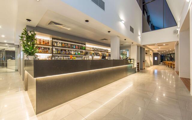 Best Western Plus North Lakes Hotel