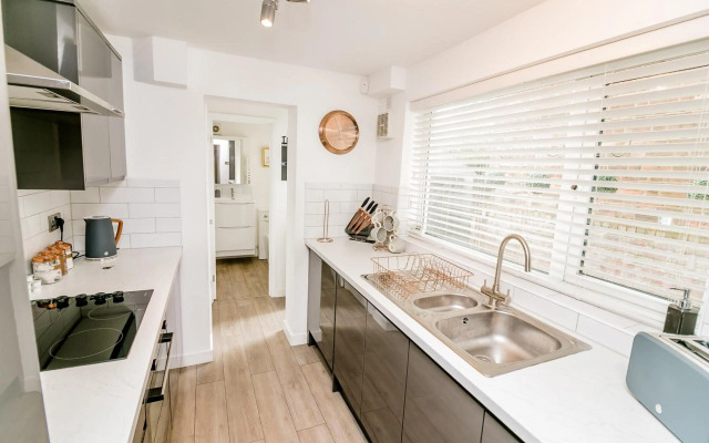 New City House, Great Location - With Parking