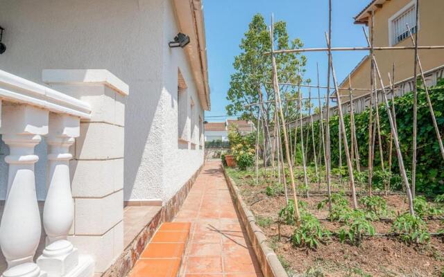 Lovely house with a huge garden