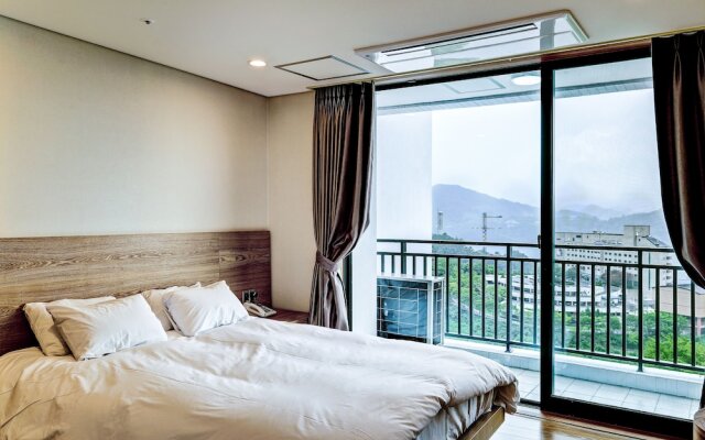 Cheongpung Resort Hill House