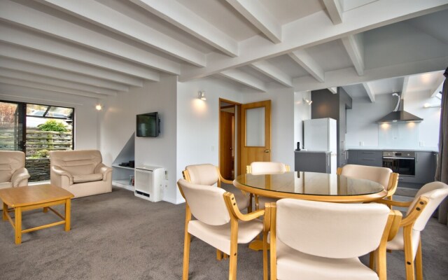 Woodlands Close Retreat