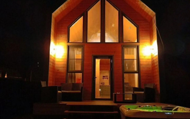 Guest house behind Novopyatigorsky Lake