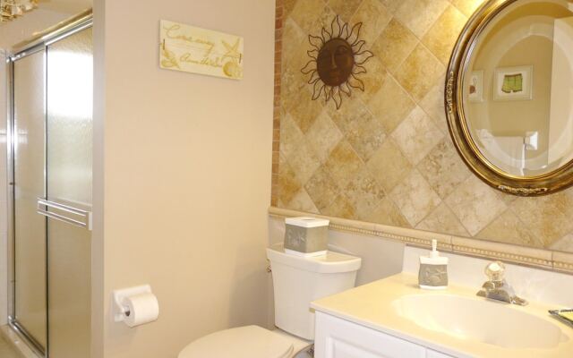 Inviting, Quiet Home in With Pool and Steps to Beach