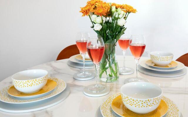 Elliot Oliver - Cosy 2 Bedroom Town Centre Apartment