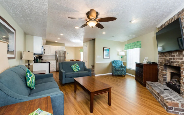 Country Club Villas