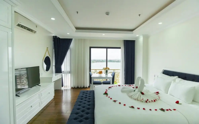 Queenie Hotel