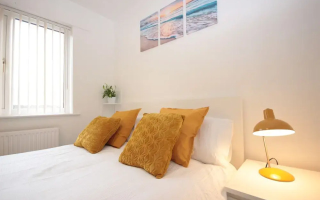 HU1 Marina Hub (sleeps 4)