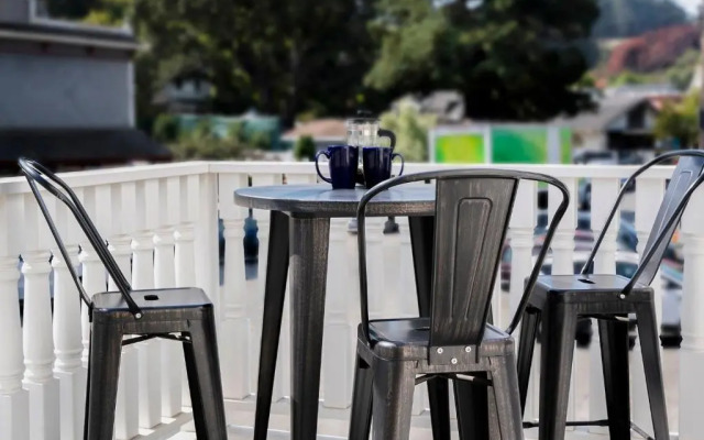 Smiley's Saloon & Hotel