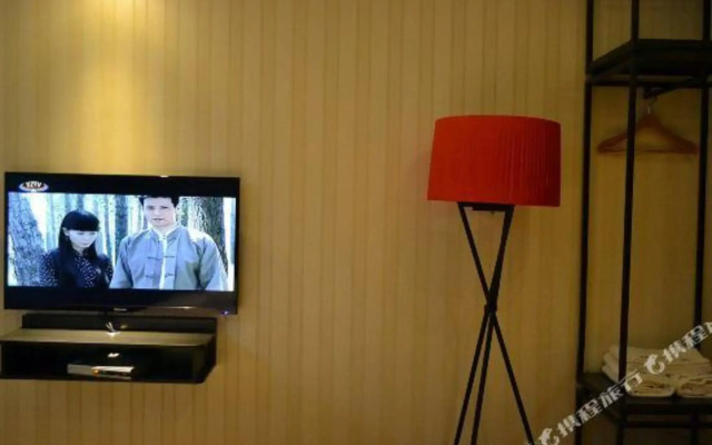 Roland Fashion Hotel (Tonghuai Subway Station T10 Tanshili Shopping Center Store)