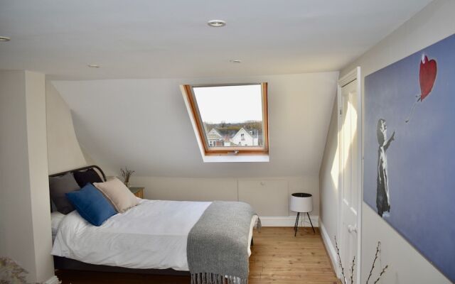 4 Bedroom Townhouse Near the Beach