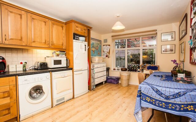 Gorgeous Spacious 3 Bed Apartment in Clapham