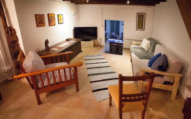 Cecilias Courtyard